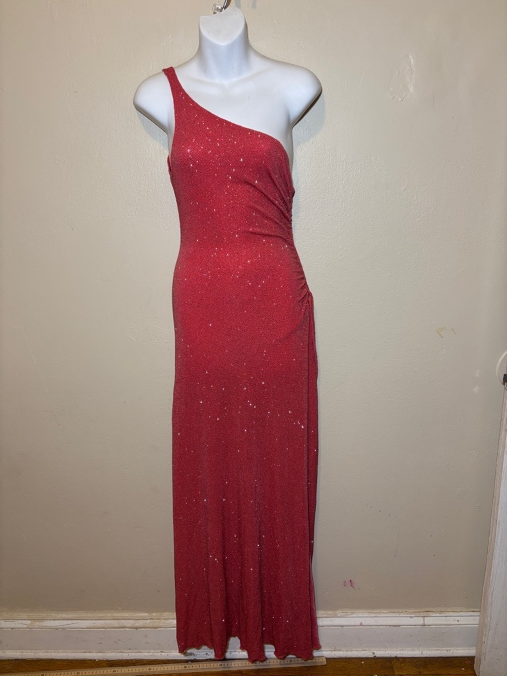 Elegant One-Shoulder Red Sparkle Gown